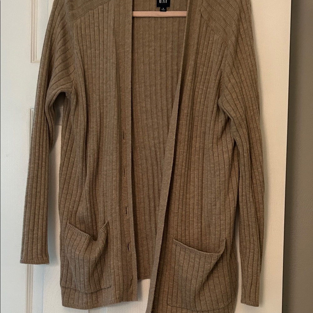 Women’s GAP Boyfriend sweater
Like new size Small
